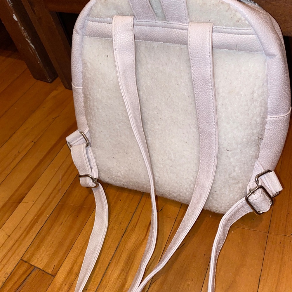 backpack - Picture 2 of 6